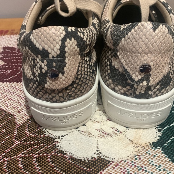 J/Slides snakeskin print low platform laced up sneakers Sz 8.5 M - Picture 10 of 12